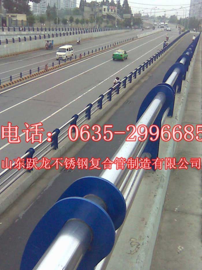 道路护栏44