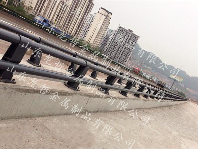 人行道道路护栏